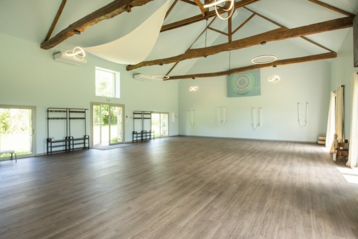 salle-de-yoga-oasis-de-laube-768×513