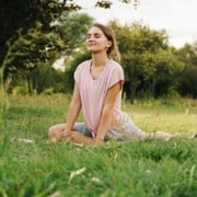 yoga-printemps-herbe Yoga dans l'herbe au printemps