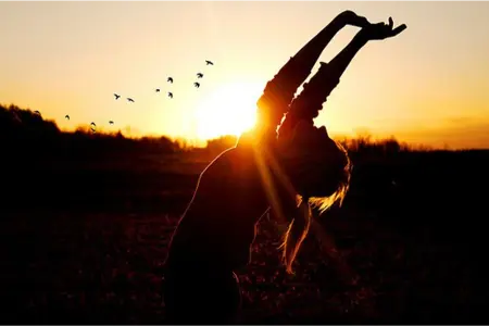 Comprendre et pratiquer la salutation au soleil